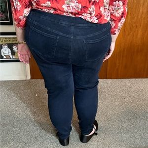 Torrid 6X, 30W, jeggings. Stretch jeans with elastic waist. Extra long inseam.